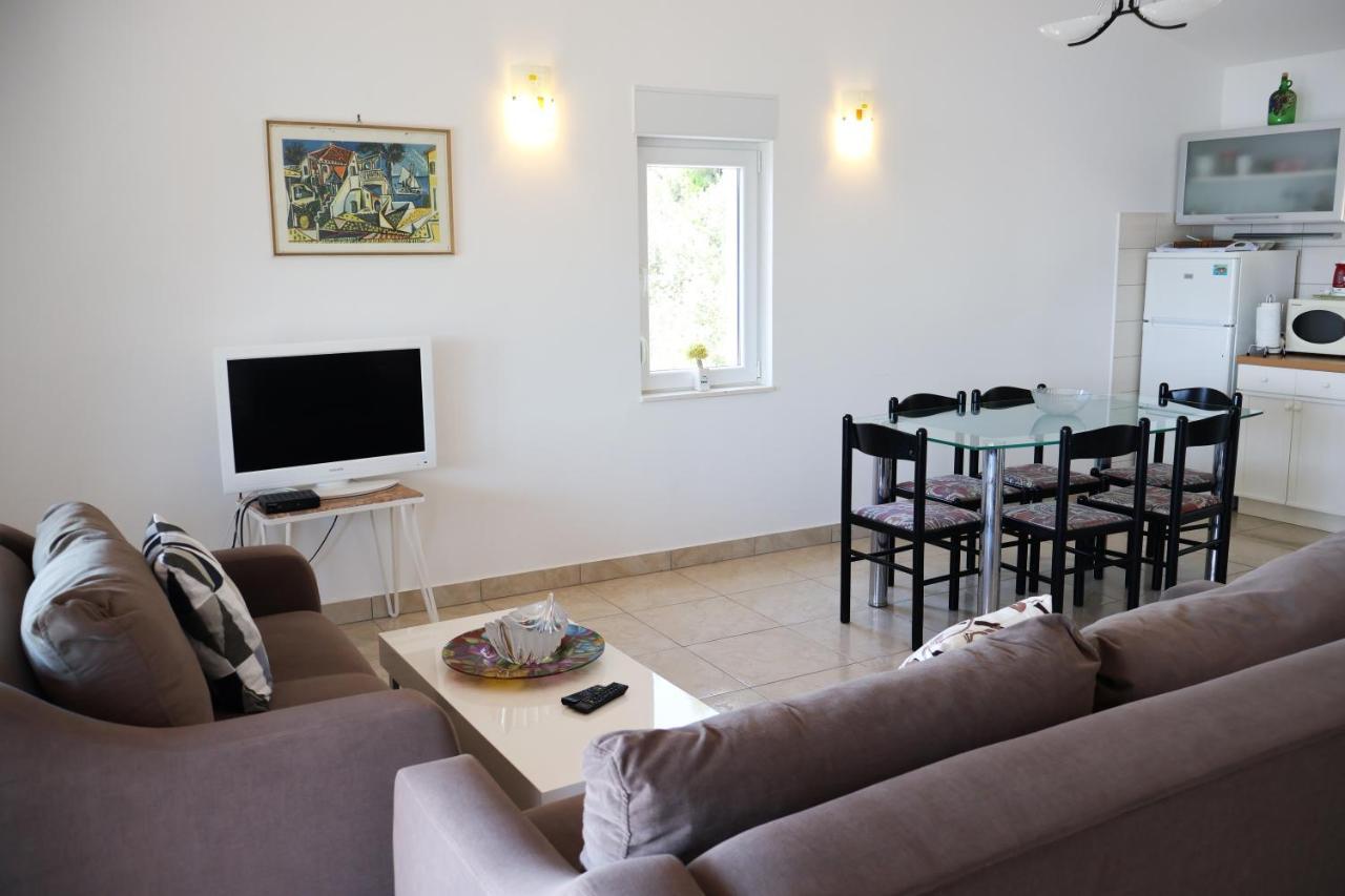 Apartman Klara Lumbarda Exterior photo